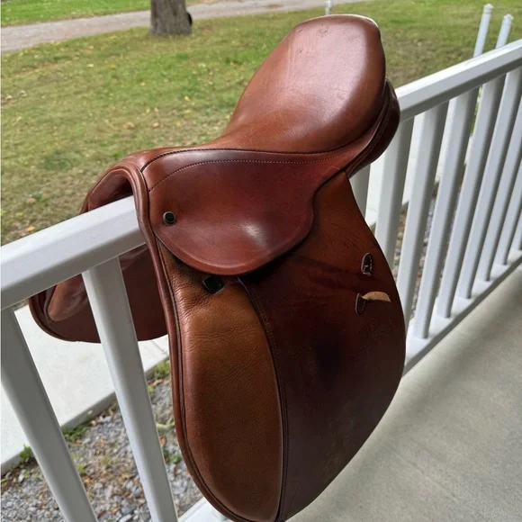 Stübben Edelweiss Jumping Saddle – 16” Seat (Made in Switzerland) - Picture 15 of 16